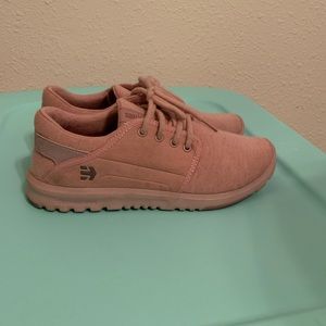 Etnies (blush pink)